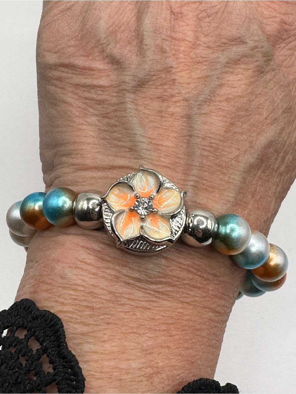 Multicolor Snap Jewelry Pearl Bracelet 18m White & Orange Floral Ginger Snap NWT